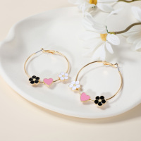 Anting Hoop Hati Bunga Warna-warni Lucu Grosir untuk Wanita, Motif Tiga Lapis Warna Emas, Aksen Putih Pink Hitam, Perhiasan Fashion