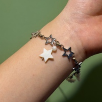 Bracelet tendance pour enfants en acier inoxydable plaqué or 18 carats avec perles et pendentif cœur, idéal pour mariage ou cadeau de fête