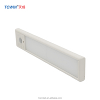 Lampe de nuit LED moderne TCwin, blanche, pour armoire, 210 mm x 297 mm, rechargeable, avec détecteur de mouvement, lampe de chevet, placard, escalier, maison intelligente