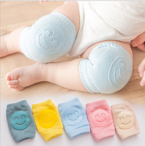 Chaussettes d'été en coton pour bébé avec protection des coudes et des genoux, motif visage souriant, idéales pour la marche et le quatre-pattes - Product Image 1