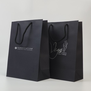 Bolsas de regalo de tamaño personalizado Embalaje de perfumes boutique de lujo Bolsa de papel de joyería pequeña de boda negra con asas - Product Image 4