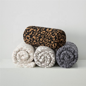 Couvertures tricotées délicates à imprimé léopard en microfibre, douces et chaudes pour l'hiver - Product Image 6