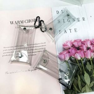 กระเป๋าเครื่องสำอางพีวีซีโฮโลแกรมใสแบบมินิสั่งทำพิเศษ รูปทรงสี่เหลี่ยมผืนผ้า มีกระดุม พกพาสะดวก สำหรับใส่เครื่องสำอาง ลิปสติก และตุ๊กตา - Product Image 4