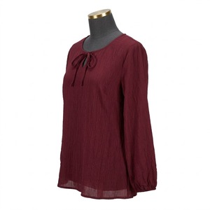 เสื้อชีฟองสีแดงเบอร์กันดีสำหรับผู้หญิง พร้อมโบว์ผูกด้านหน้า แขนทรงบอลลูน ทรงหลวม คอทรงโอ เสื้อลำลอง - Product Image 2