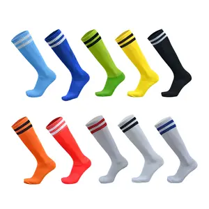 KTL108 usine Nouveau design chaud chaussettes en polyester nylon Logo personnalisé sport de football Football grip Chaussettes longues