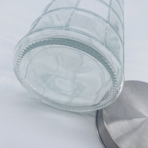 Vente en gros <span class=keywords><strong>de</strong></span> bocaux hermétiques transparents à grille carrée <span class=keywords><strong>de</strong></span> 500ml avec couvercles en métal pour le stockage des aliments - Product Image 6