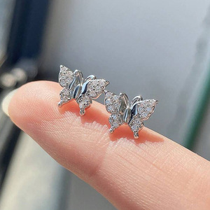 Orecchini a farfalla eleganti e raffinati da donna, gioielli per l'orecchio da indossare tutti i giorni, per feste, come accessorio regalo - Product Image 3