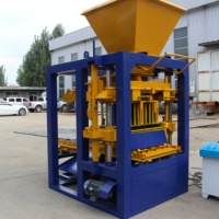 Machine à blocs de béton semi-automatique QT4-24 pour la production de matériaux de construction