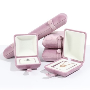 Boîte à bijoux rectangulaire de luxe avec logo et marque personnalisés pour femmes - Product Image 1