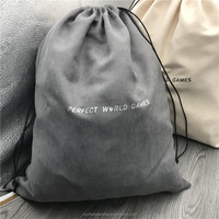 Sac à cosmétiques en daim gris imprimé avec logo argenté de grande taille et de taille moyenne Pochette cadeau en velours et daim Sac à poussière pour brosse à cheveux