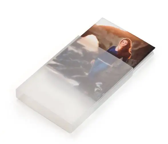 Benutzer definierte gravierte Plexiglas A4 Größe Buchcover Schreibtisch Magazin halter matti ertes Acryl Fotoalbum Slip cases