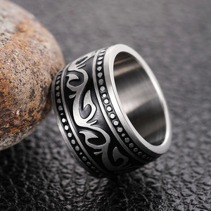 Anello in Acciaio Inossidabile Texturizzato Unisex, Accessorio Vintage alla Moda per Uso Quotidiano - Product Image 2