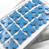 Accessoires de mode en résine avec incrustation double face de cristal, motif trèfle à quatre feuilles et fleur en pointe de pin bleu synthétique, pierre brute