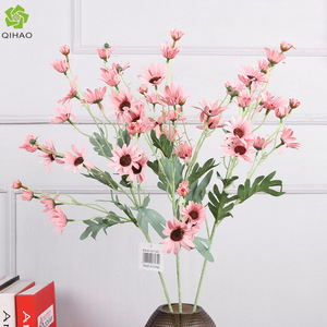 Fleur artificielle QIHAO, marguerite à 5 branches, en plastique et soie, haute simulation, pour décoration de mariage et ornement de salon - Product Image 5