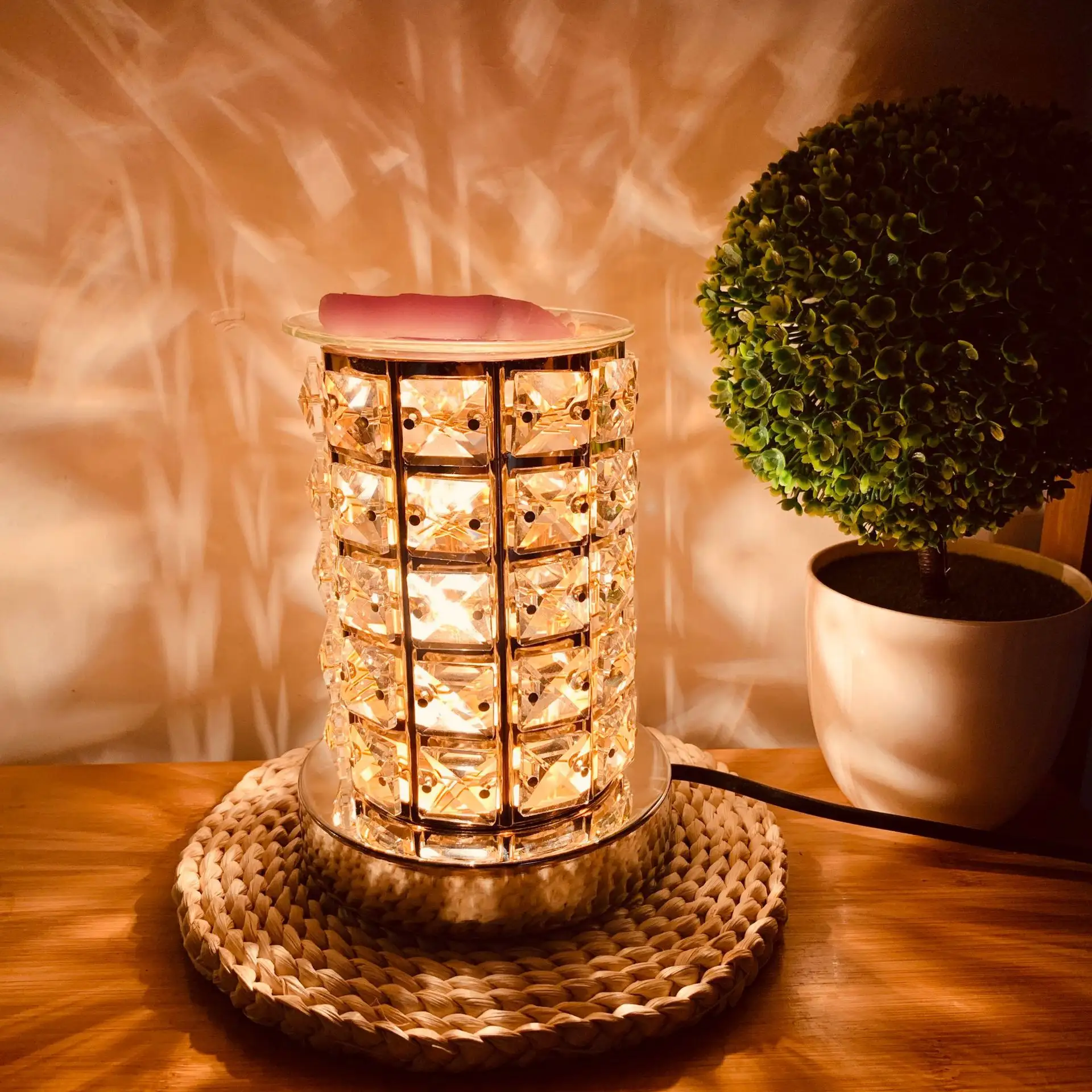 מבער שמן חשמלי ריח מחממי Tealight עם ניחוח גן ארומתרפיה מחזיק קריסטל חם או ריח שעוות נרות חמים