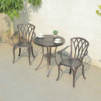 Ensemble de table et 2 chaises de salle à manger d'extérieur au design européen durable, empilables, en aluminium moulé, résistant aux intempéries, pour usage hôtelier et en entrepôt