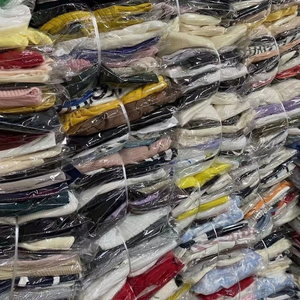 Giacche Imbottite Usate Premium all'Ingrosso |   Cappotti Invernali Spessi e Caldi da Donna, Lotti Misti all'Ingrosso 45-300kg, Fornitore di Moda per l'Esportazione - Product Image 4