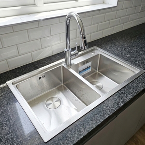 Fregadero de cocina moderno de doble cubeta de acero inoxidable SUS304 de montaje superior, de alta resistencia, para venta al por mayor - Product Image 1