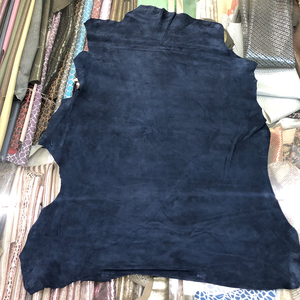 Cuir <span class=keywords><strong>de</strong></span> mouton suédé <span class=keywords><strong>bleu</strong></span> foncé <span class=keywords><strong>de</strong></span> bonne qualité, sans points ni rayures, pour la fabrication <span class=keywords><strong>de</strong></span> chaussures et <span class=keywords><strong>de</strong></span> sacs - Product Image 4