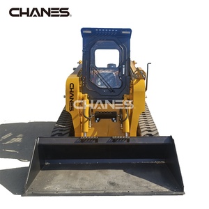 لودر انزلاقي التوجيه بمحرك ديزل 75 حصان معتمد من وكالة حماية البيئة الأمريكية، محرك كامنز، كابينة مغلقة، سعة تحميل 1000 كجم، مكيف هواء جديد، لودر أمامي زاحف - Product Image 3