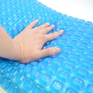 Almohadas <span class=keywords><strong>de</strong></span> enfriamiento superiores <span class=keywords><strong>de</strong></span> verano, tela con capas <span class=keywords><strong>de</strong></span> aire, <span class=keywords><strong>almohada</strong></span> <span class=keywords><strong>de</strong></span> espuma <span class=keywords><strong>de</strong></span> memoria <span class=keywords><strong>de</strong></span> pan rellena <span class=keywords><strong>de</strong></span> gel <span class=keywords><strong>de</strong></span> enfriamiento azul <span class=keywords><strong>de</strong></span> gran tamaño - Product Image 3