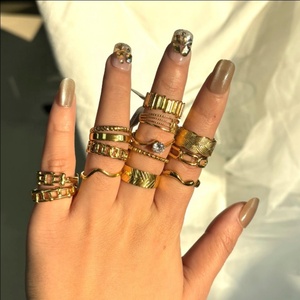 Joyería de Acero Inoxidable, Anillos Chapados en Oro de 18K, Juego de Anillos de Estilos Variados, Minimalistas, Apilables, Hipoalergénicos, Personalizables al por Mayor - Product Image 3