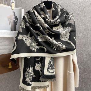 أزياء جديدة على الطراز الكوري القطط الحيوانية ونمط القمر وشاح طويل شتوي من الكاشمينا وشاح سميك دافئ للنساء شالات الباشمينا خمر - Product Image 3