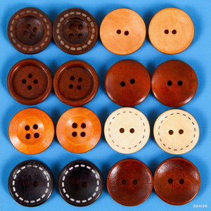 أزرار خشبية ذات 4 فتحات على الطراز الحديث صديقة للبيئة مخصصة 10-30 للمعاطف والتريكو بشكل صديق للبيئة مع مجموعة متنوعة من خيارات الألوان - Product Image 1