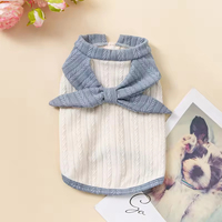Nouveau gilet rayé transfrontalier printemps-automne 2026 pour chats, en coton tricoté avec nœud mignon et boutons-pression bleus et blancs