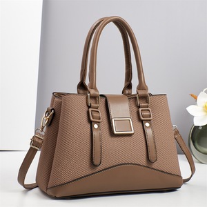 Bolso de mano clásico para mujer de cuero microfibra Saffiano con correa extraíble y cierre de solapa para uso diario. - Product Image 3