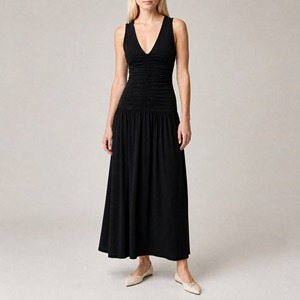 Abito Lungo Nero Senza Maniche da Donna con Scollo a V Profondo, Corpetto Arricciato e Gonna Svasata - Abbigliamento Boutique del Produttore - Product Image 1