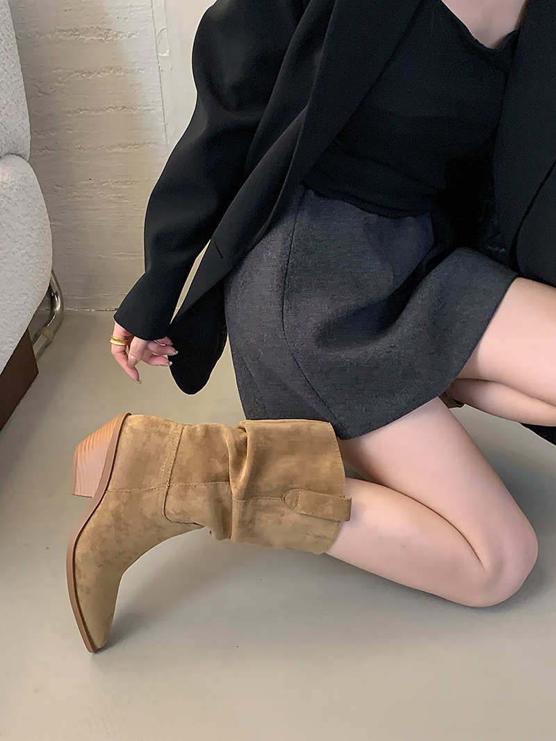 สีน้ำตาล