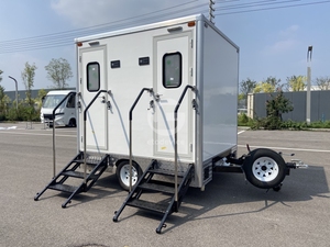 Remorque de toilettes portable de luxe à 2 portes et 2 cabines, en panneaux sandwich écologiques, pour usage en appartement - Product Image 3