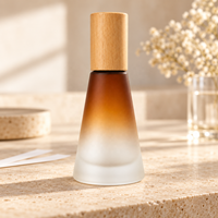 Flacons vaporisateurs de parfum en verre dépoli transparent et dégradé marron de 15 ml avec bouchons en bois clair et foncé pour l'emballage de parfums de voyage