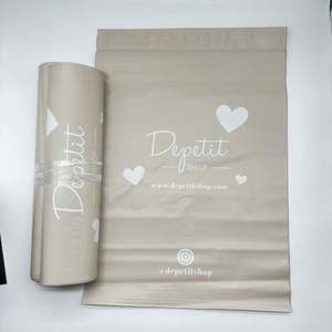 Sacs d'expédition écologiques personnalisés avec logo imprimé, biodégradables, beige mat, pour vêtements - Product Image 5