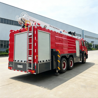 Nouveau camion de pompiers à mousse diesel HOWO 6x4 à conduite à droite, réservoir de plus de 10000 L, 351-450 ch, portée de 10-80 m pour la lutte contre les incendies et les opérations de sauvetage en zone urbaine et en immeubles de grande hauteur