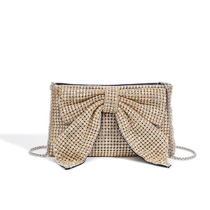 กระเป๋าสะพายข้างปักลายอินเดียพร้อมแผ่นปะติด กระเป๋าถือน้ำหนักเบาและเป็นมิตรกับสิ่งแวดล้อมสำหรับผู้หญิง เหมาะเป็นของที่ระลึกงานแต่งงานหรืองานปาร์ตี้ - Product Image 1