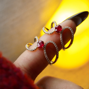อาซูโอ 18K แหวนทองคำแท้สีเหลืองหรูหราประดับทับทิมธรรมชาติและเพชรแท้รูปทรงไม่สม่ำเสมอ ของขวัญสำหรับผู้หญิง เครื่องประดับสวยงามสำหรับใส่ทุกวัน - Product Image 2