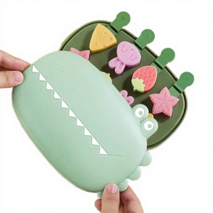 แม่พิมพ์ไอศกรีมซิลิโคนรูปสัตว์น่ารัก จระเข้ การ์ตูน ผลไม้ กระต่าย ขนาดเล็ก ใช้ซ้ำได้ ชุดแม่พิมพ์ไอศกรีมพร้อมไม้ไอศกรีม - Product Image 3