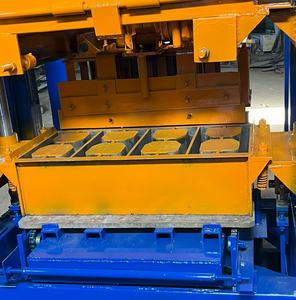 QTJ4-24 mesin pembuat blok semen beton Semi otomatis Paving bata beton padat berongga mengunci blok semen - Product Image 3