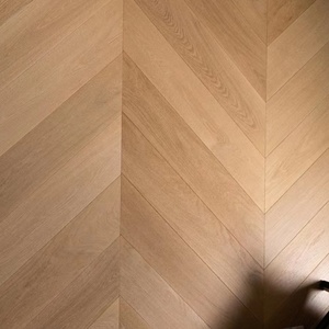 <span class=keywords><strong>Parquet</strong></span> en chêne blanc durable Chevron facile à <span class=keywords><strong>nettoyer</strong></span> Plancher en <span class=keywords><strong>bois</strong></span> d'ingénierie Plancher en <span class=keywords><strong>bois</strong></span> composite massif en arête de poisson brossé - Product Image 4
