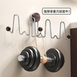 Étagère à chaussures murale pour salle de bain avec cadre en bois et crochets, organisateur de rangement sans perçage, finition polie couleur noyer - Product Image 5