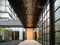 Conception personnalisée Lobby d'hôtel de restaurant Éclairage décoratif intégré Panneaux de plafond perforés pour système de plafond intérieur en aluminium