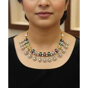 Ensemble collier choker plaqué or avec pierres AD et Maangtikka |   Meilleurs bijoux de mariage pour les fiançailles et les anniversaires de mariage - Product Image 5