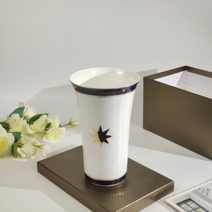 Vase de table en céramique contemporaine de luxe - Vase écologique pour arrangement floral pour la décoration de la maison - Product Image 3