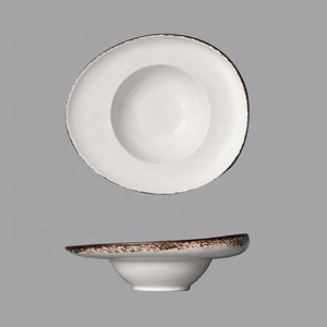 Großhandel Umweltfreundliche Glasierte Keramikschale in Strohhutform Tiefer <span class=keywords><strong>Teller</strong></span> für Hotel Restaurant Suppenschüsseln Geschirr für Hotels - Product Image 1