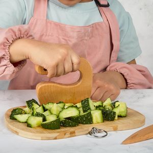 Ensemble de cuisine et de pâtisserie pour enfants avec ustensiles en silicone, couteau de sécurité pour enfants, rouleau à pâtisserie, planche à découper, tablier et panier de transport - Product Image 5