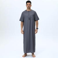 Vente en gros de vêtements musulmans de haute qualité usine islamique Dubai Robe Maroc Jubbah broderie manches courtes Saoudi pour hommes Thobe