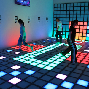 Salle de <span class=keywords><strong>jeu</strong></span> interactive LED au sol pour enfants : <span class=keywords><strong>Escape</strong></span> <span class=keywords><strong>Game</strong></span> sportif et divertissant en extérieur - Product Image 2