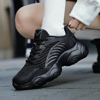 Nouvel arrivage de baskets décontractées unisexes chaussures de course respirantes à fond épais pour hommes en maille noire blanche pour un confort accru hiver nouveau